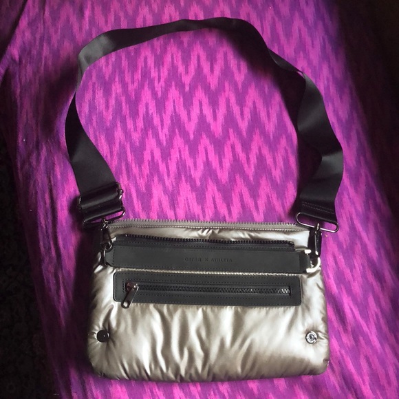 Athleta Handbags - 🌞Belt Bag! Lightweight Waist or Shoulder Bag!